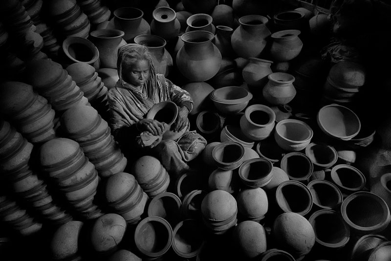 Pottery maker